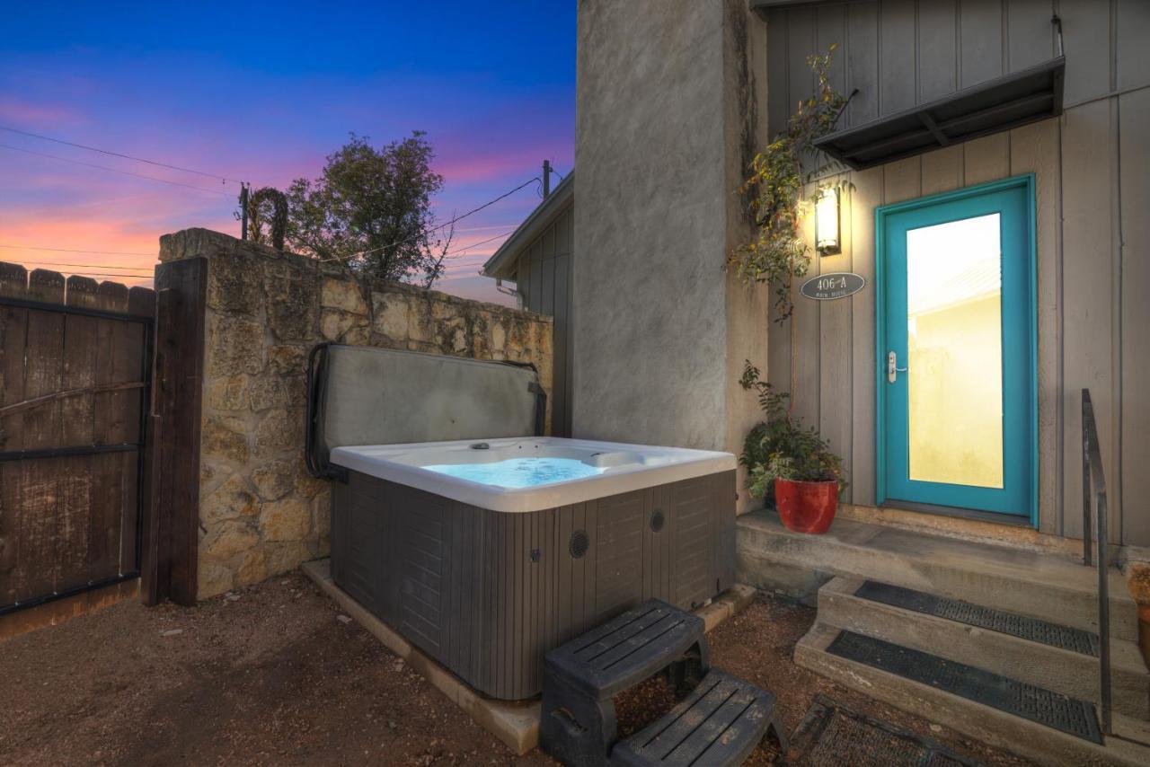 406 Lodge-A: Hot-Tub & 2 Blks To Main St フレデリックスバーグ エクステリア 写真
