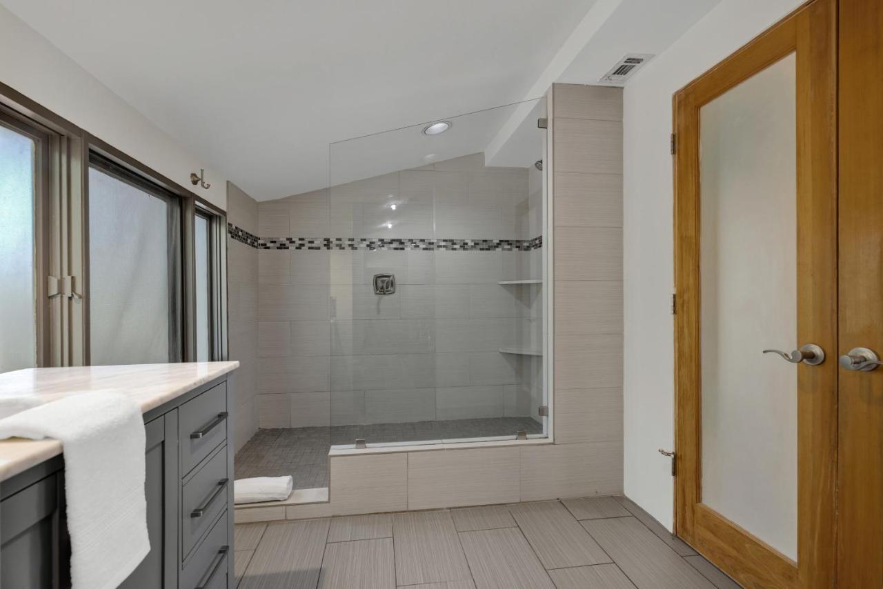 406 Lodge-A: Hot-Tub & 2 Blks To Main St フレデリックスバーグ エクステリア 写真