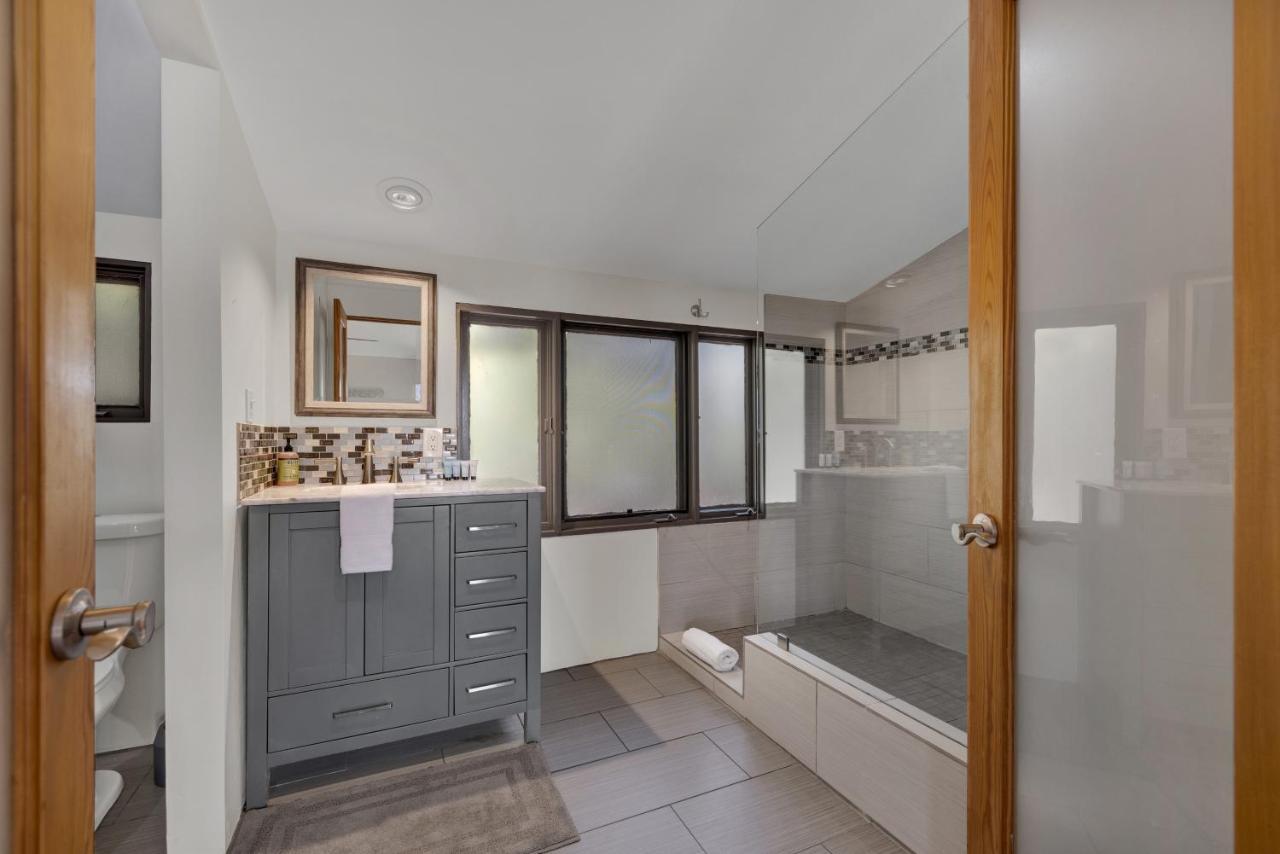 406 Lodge-A: Hot-Tub & 2 Blks To Main St フレデリックスバーグ エクステリア 写真